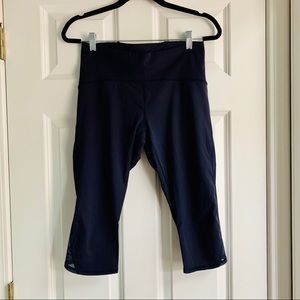 Lululemon Train Times Crop 21” Size 10 Navy EUC